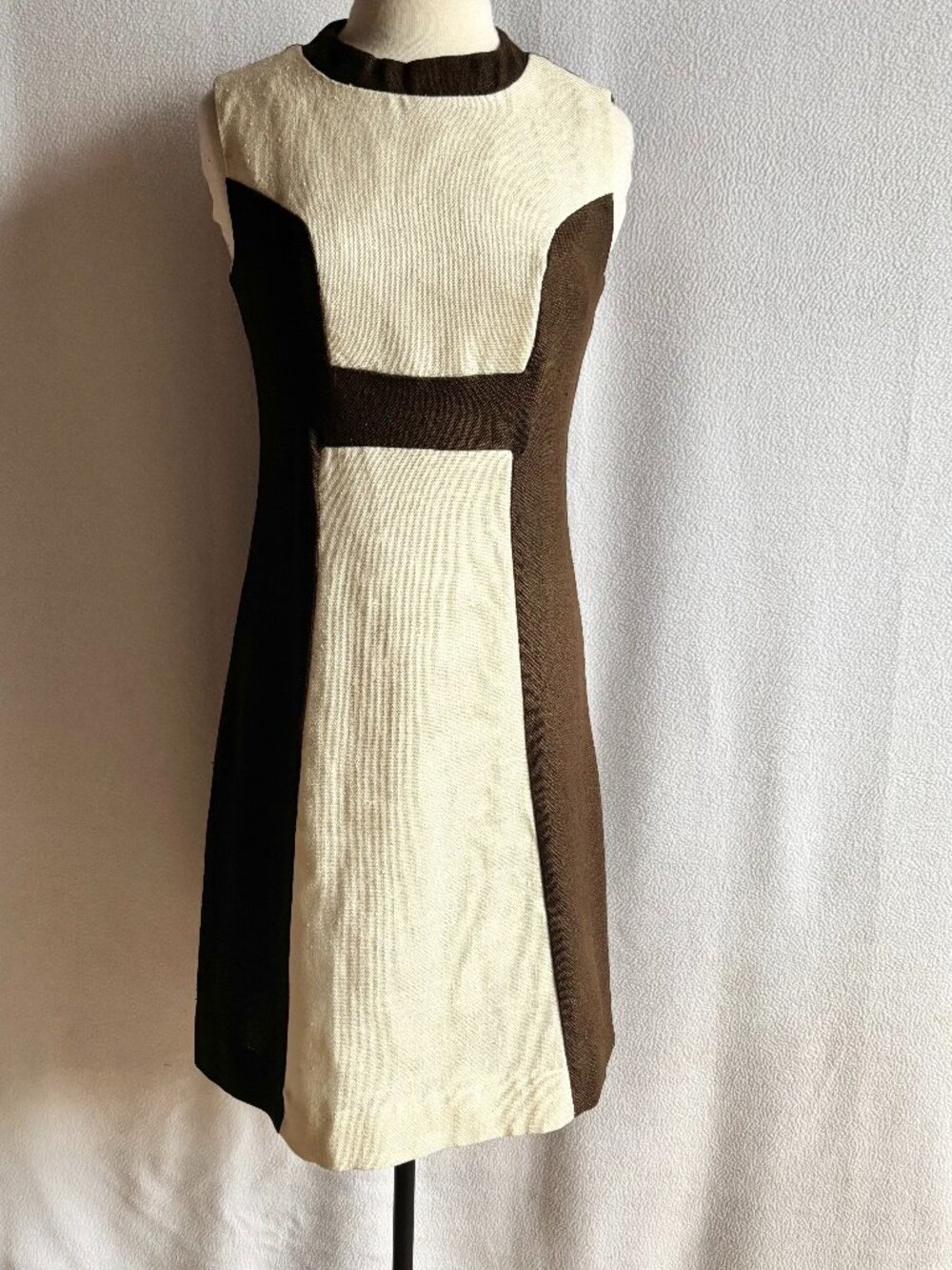 1960s 1970s Two-Tone Sleeveless Shift Dress